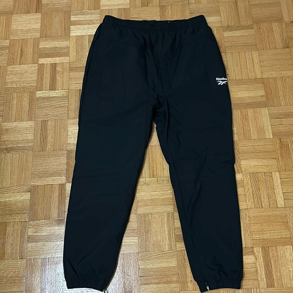 Windbreaker style black Reebok track pants - Picture 1 of 6